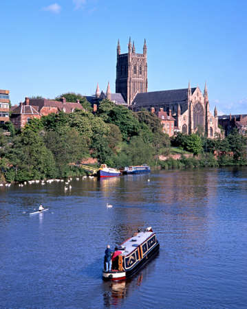 Cathedral Church of Christ and the Blessed Virgin Mary on the banks of the river Severn, Worcester, Worcestershire, Englandのeditorial素材