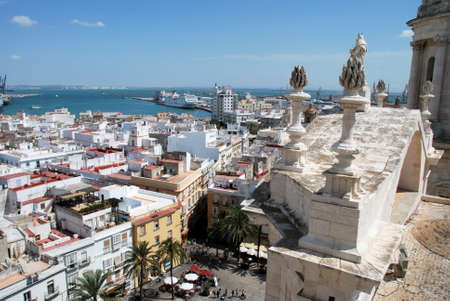 Sculptures on the Cathedral roof with views towards the port, Cadiz, Cadiz Province, Andalusia, Spain, Western Europe.のeditorial素材