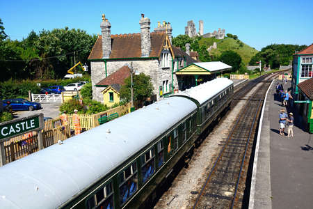 BR Class 108 diesel train in the railway station with the castle to the rear, Corfe, Dorset, England, UK, Western Europe.のeditorial素材