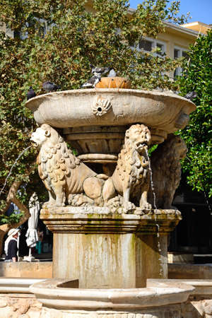 View of the Morosini fountain in Lions Square in the city centre, Heraklion, Crete, Greece, Europe.のeditorial素材