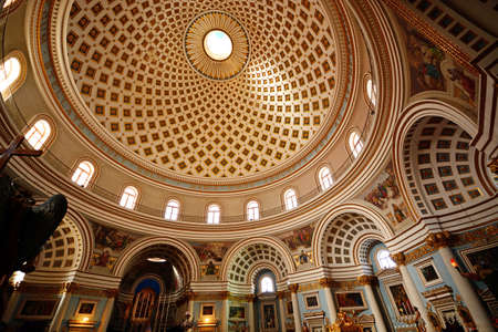 The patterned domed ceiling and niches inside the Rotunda of Mosta, Mosta, Malta, Europe.のeditorial素材