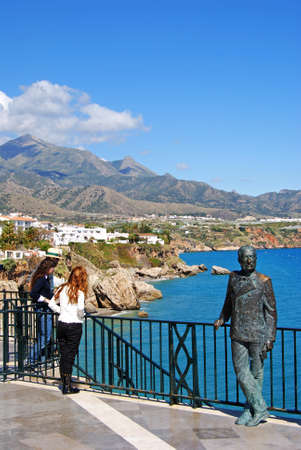 Young women and a statue along the Balcony of Europe (Balcon de Europa), Nerja, Spain.のeditorial素材