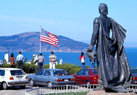 SAN FRANCISCO, USA - OCTOBER  12, 1994 - Statue of Columbus by Coit Tower, San Francisco, USA, October 12, 1994のeditorial素材