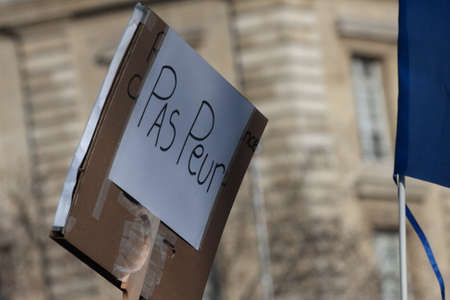 Banner DURING event is not afraid Republic Square in Paris Against Terrorism and in memory of the attack Against satirical newspaper Charlie Hebdo-January 11, 2015. Franceのeditorial素材