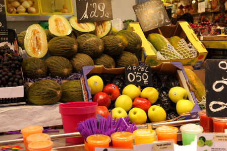 Fruit stall at La Boqueria, Barcelonaのeditorial素材