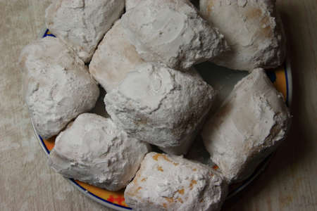 Boussou la tmessou or makrout zawÃ©li, oriental cake