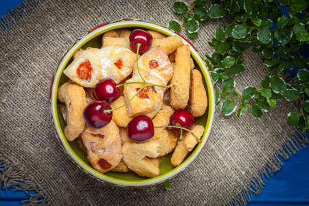 Cookies filled with cherry jam in a colorful bowl. Top view.の写真素材