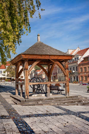 SANDOMIERZ, POLAND - OCTOBER 05, 2015: historic well on the market of the old town of Sandomierz.のeditorial素材