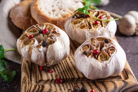 Roasted garlic on a wooden cutboardの写真素材