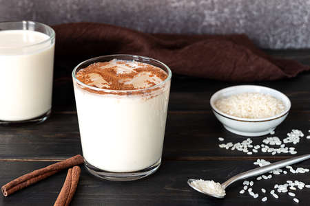Homemade orchata with cinnamon and iceの写真素材