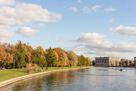 Saint-Petersburg, Russia - October 16, 2013: Central Park on a sunny autumn dayのeditorial素材