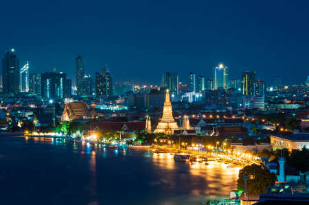 Wat arun ,temple at twilight, bangkok, Thailand templeの写真素材