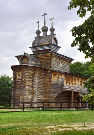 Park "Kolomenskoe". High Church Of St. George The Great Martyr. Three chapters with crosses, wooden architecture of the XVII century. Moscow, Russia, 2020の写真素材