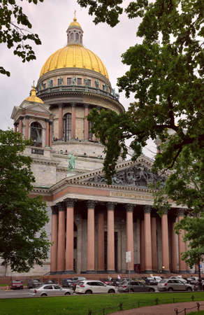 Saint Petersburg / Russia-09.01.2020: St. Isaac's Cathedral. View of the main facade with a high dome from the Alexander garden. Classical architecture of the XVIII centuryのeditorial素材