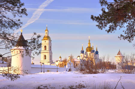 Tobolsk Kremlin in winter. Guest Yard, domes of the St. Sophia Assumption Cathedral and bell towers, ancient Russian architecture of the XVII century in the first capital of Siberia. Russia, 2021の写真素材