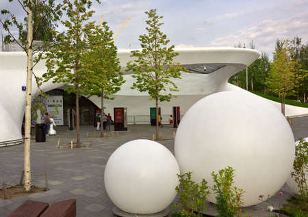 Moscow / Russia-09.01.2020: Zaryadye Park. White balloons, modern bionic architecture, birch trees, people walking in the summer on the squareのeditorial素材
