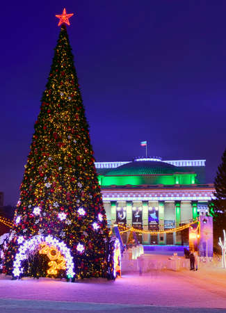 Novosibirsk. Siberia, Russia, 09/01/2022. Lenin Square in the night lights. Christmas tree with a star on the background of the Opera House (posters "Pagliacci", "Bayadere", "Giselle or Willis", etc.)のeditorial素材