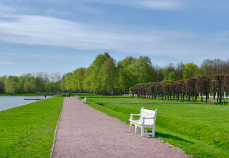 Moscow, Russia, 05.11.2022. Palace and park complex "Kuskovo". The path on the embankment of the Great Palace Pondのeditorial素材