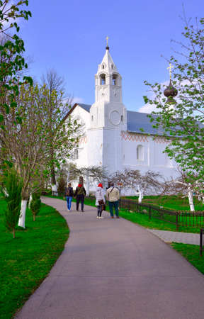 Suzdal, Russia, 05.08.2022. The White Stone Pokrovsky Convent. The path to the Zachatievskaya refectory Church, a monument of Russian architecture of the XVI centuryの写真素材