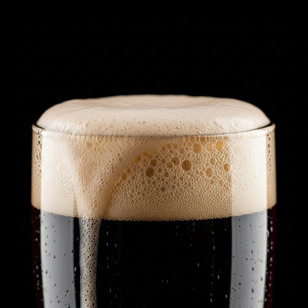 A Hero Detail shot captured in a square 1:1 format, focusing exclusively on the top rim of a pint glの素材