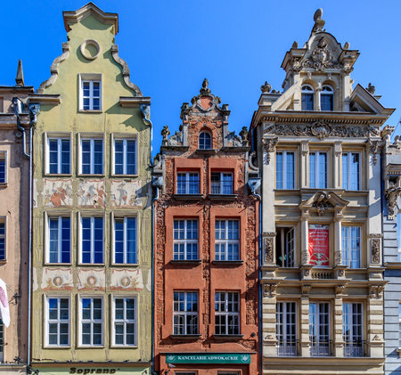 GDANSK, POLEN - 2017 AUGUST 24. The wide pedestrian street, the Long Market, is lined with colourful...