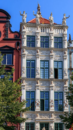 GDANSK, POLEN - 2017 AUGUST 24. Traditional gothic houses in the old town of Gdansk.