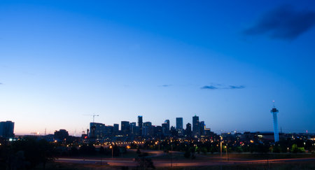 A view of Denver, Colorado downtown right before sunrise.のeditorial素材