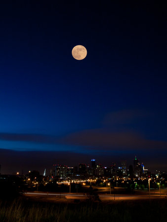 A view of Denver, Colorado downtown right before sunrise.のeditorial素材