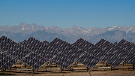 A series of large solar panels forms a symmetrical line at a power plant in the San Luis Valley of central Colorado. These panels utilize a tracking system to follow the sun, collecting its energy and using photovoltaic cells to transform the sunlight intのeditorial素材