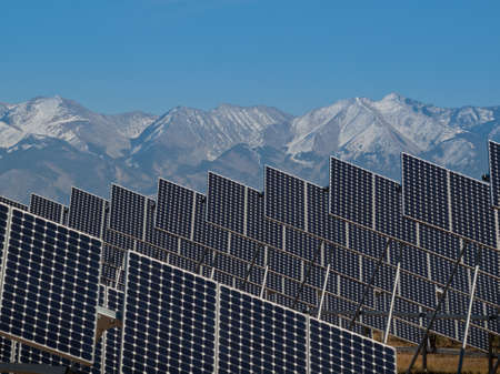 A series of large solar panels forms a symmetrical line at a power plant in the San Luis Valley of central Colorado. These panels utilize a tracking system to follow the sun, collecting its energy and using photovoltaic cells to transform the sunlight intのeditorial素材
