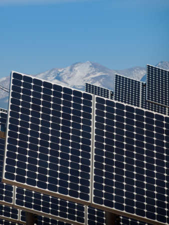A series of large solar panels forms a symmetrical line at a power plant in the San Luis Valley of central Colorado. These panels utilize a tracking system to follow the sun, collecting its energy and using photovoltaic cells to transform the sunlight intのeditorial素材