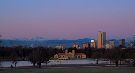 A view of downtown Denver before sunrise.のeditorial素材