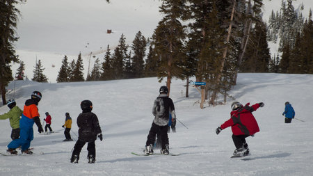 Skiing at Loveland Basin, Colorado.のeditorial素材