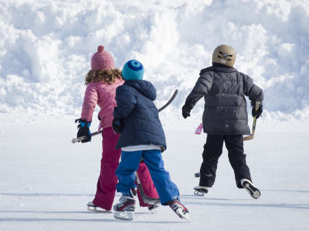 Kids hockey on Evergreen Lake in Evergreen, Colorado.のeditorial素材