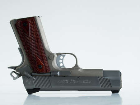 Colt 1911 Commander is a single-action, semi-automatic, magazine-fed, and recoil-operated handgun based on the John M. Browning designed M1911. It was the first mass-produced pistol with an aluminium alloy frame and the first Colt pistol to be chambered iのeditorial素材