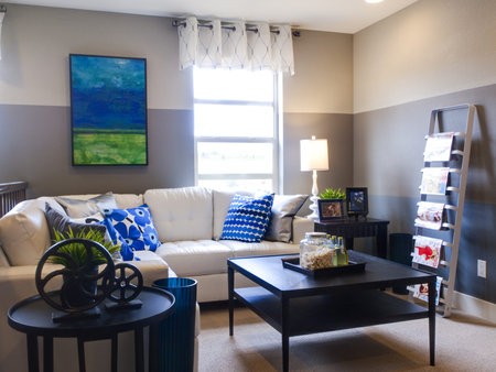 Modern living room with couch and coffee table.のeditorial素材