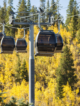 Moving gondolas in Autumn at Breckenridge, Colorado.のeditorial素材