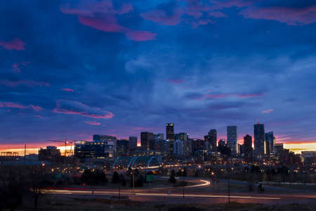Beautiful sunrise with blue and pink sky over the mile high city of Denver, Colorado.のeditorial素材