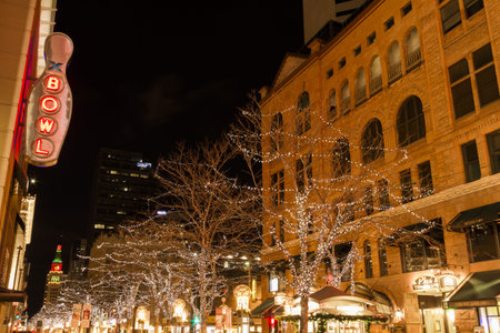 16th Street Mall in Denver during the Christmas season.のeditorial素材