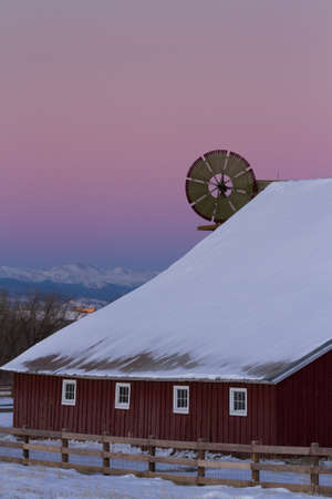 Old Red Barn at the 17mile House Farm Park, Colorado.のeditorial素材