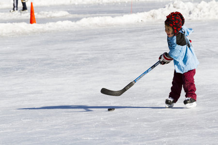 2012-2013 Winter Season. Ice skating on Evergreen Lake, Colorado.のeditorial素材