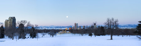 A view of downtown Denver before sunrise.の写真素材