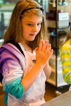 Kids learning how to cook in a cooking class.の写真素材