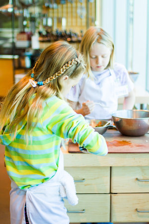 Kids learning how to cook in a cooking class.の写真素材