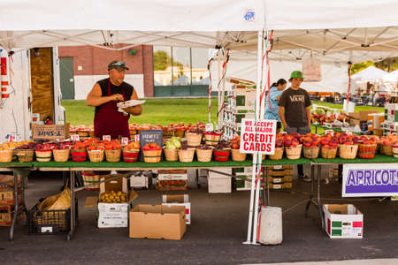 Fresh organic produce on sale at the local farmers market.のeditorial素材