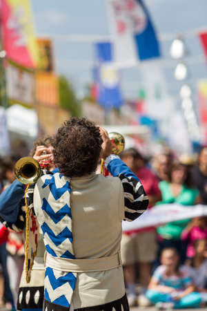 Flad trowing performance at anual Italian Festival on streets of Belmar, Colorado.のeditorial素材