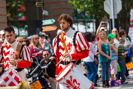 Lakewood, Colorado, USA-September 6, 2014. Flad trowing performance at anual Italian Festival on streets of Belmar, Colorado.のeditorial素材