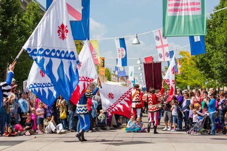Lakewood, Colorado, USA-September 6, 2014. Flad trowing performance at anual Italian Festival on streets of Belmar, Colorado.のeditorial素材