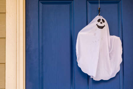 Residential house decorated for Halloween holiday.の写真素材