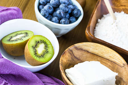 Ingredients for preparing fresh fruit tart.の写真素材